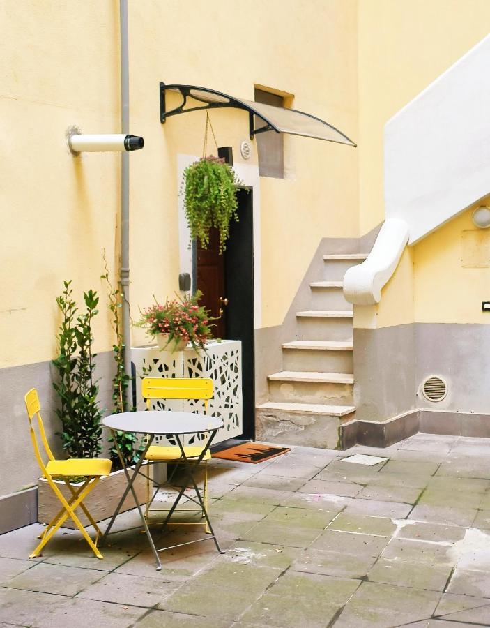 In Urbs Salerno Exterior foto